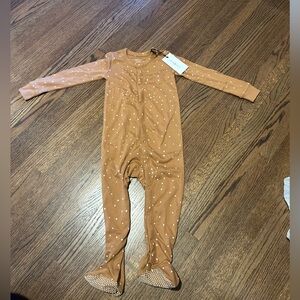 BNWT Colored Organics Tan Kids Footie